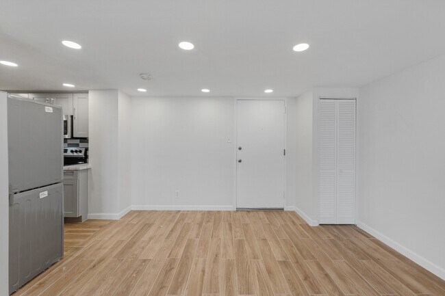 Building Photo - 7520 Hornwood Dr