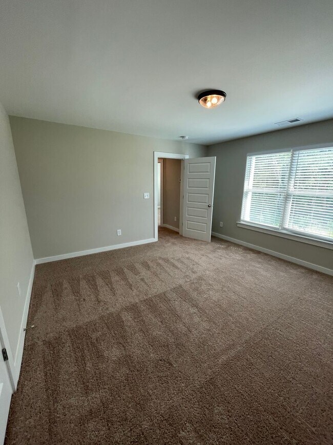 Building Photo - Home for Rent in Weaver, AL!!! View with 4...