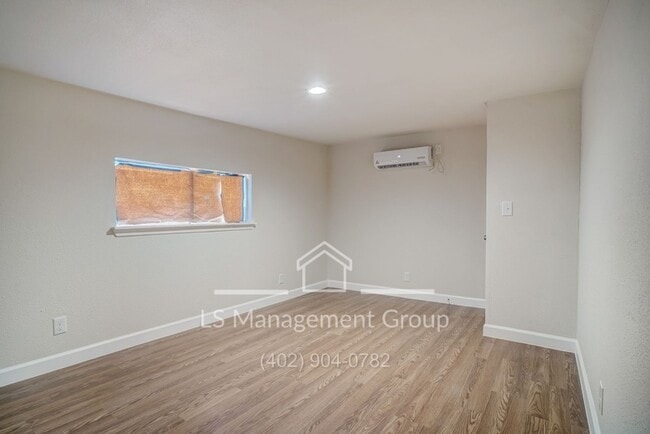 Building Photo - 609 Taft Blvd