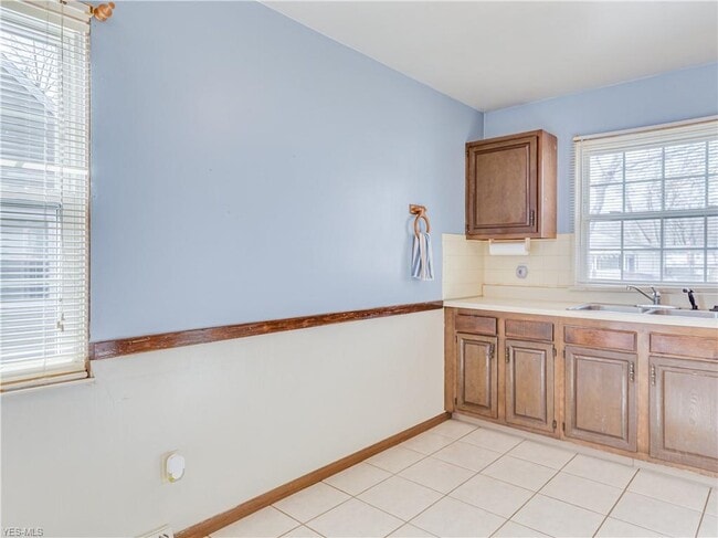 Building Photo - 813 Shoshone Ave