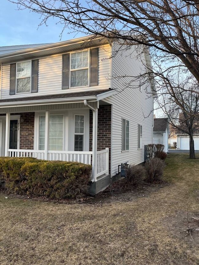 Building Photo - 879 Liberty Ln