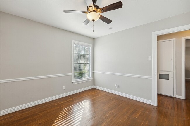 Building Photo - 832 Bowie St