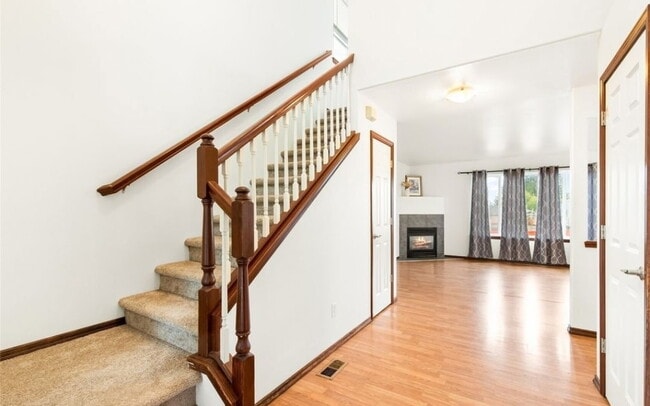 Building Photo - 9823 31st Ave SE