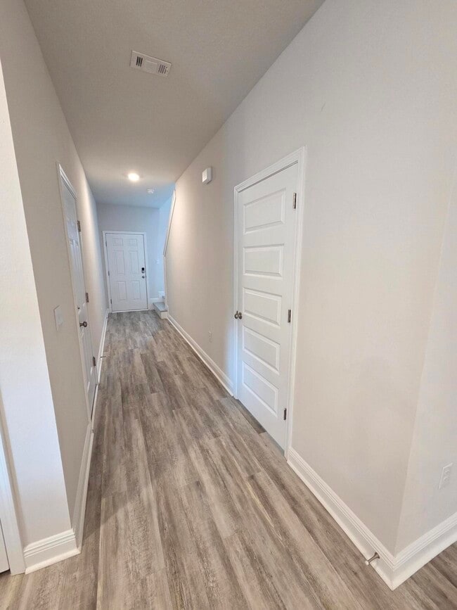 Building Photo - 1030 McLaren Cir