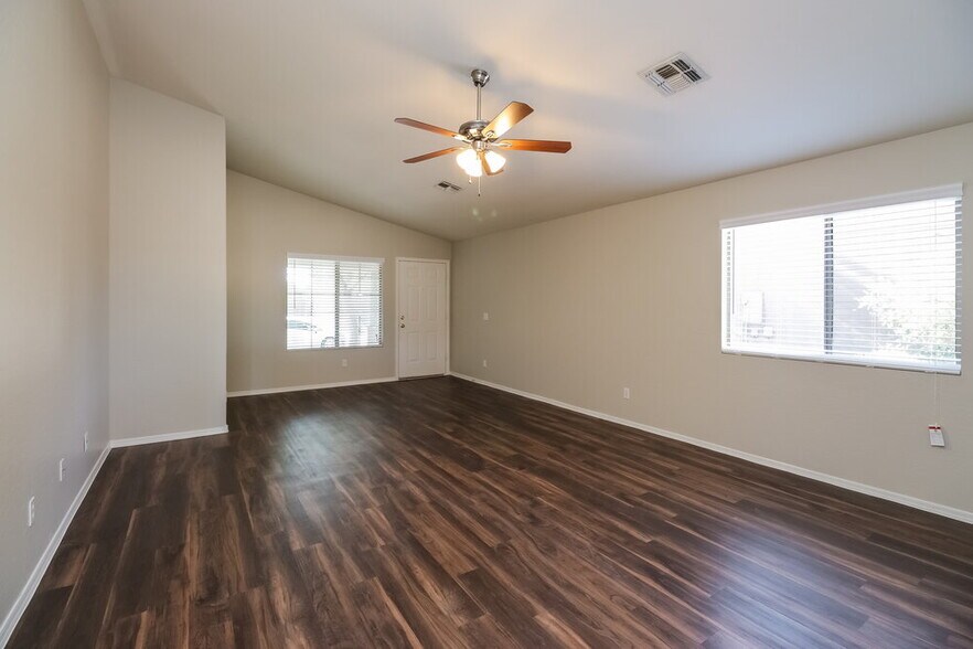 Building Photo - 432 S Sabrina