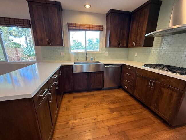 Building Photo - 1115 Balour Dr
