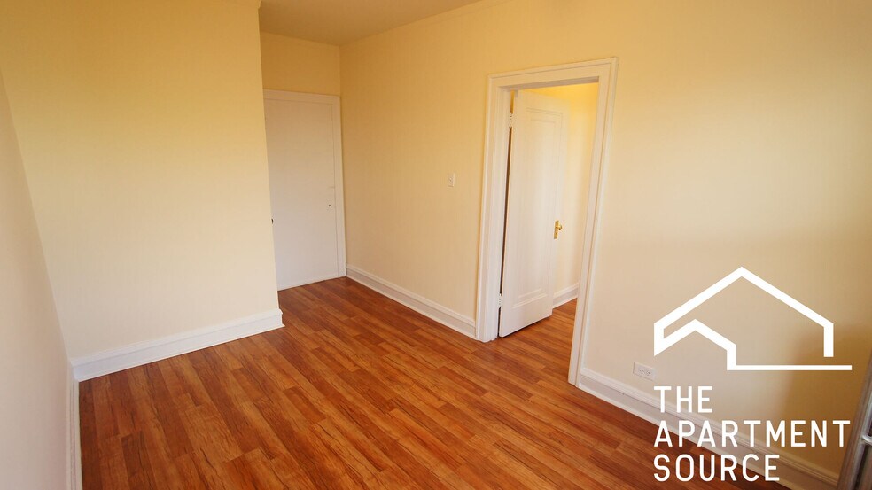 Building Photo - 2530 N Sawyer Ave