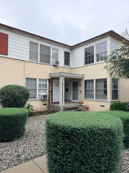 Building Photo - 4319 Cahuenga Blvd