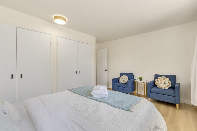 Building Photo - 12527 SE 52nd St