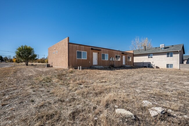 Building Photo - 753-753 E Laporte Dr