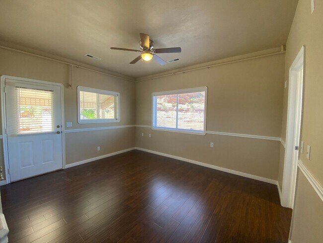 Building Photo - 2 Bed 2 Bath Apartment *UTILITIES INCLUDED*
