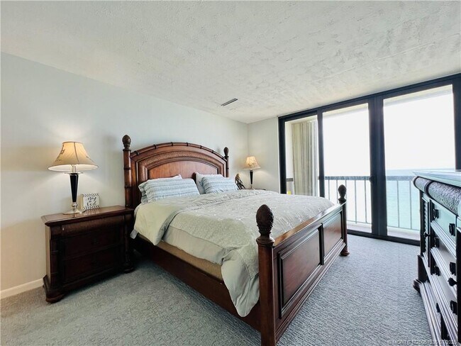 Building Photo - 10680 S Ocean Dr