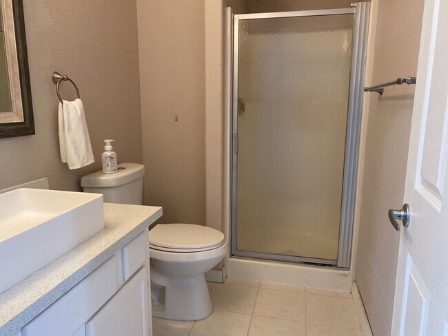 Building Photo - Must See 2/2.5 Condo in Pointe South Mount...