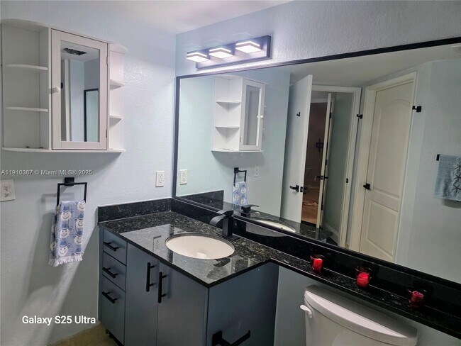 Building Photo - 1625 Kennedy Cswy