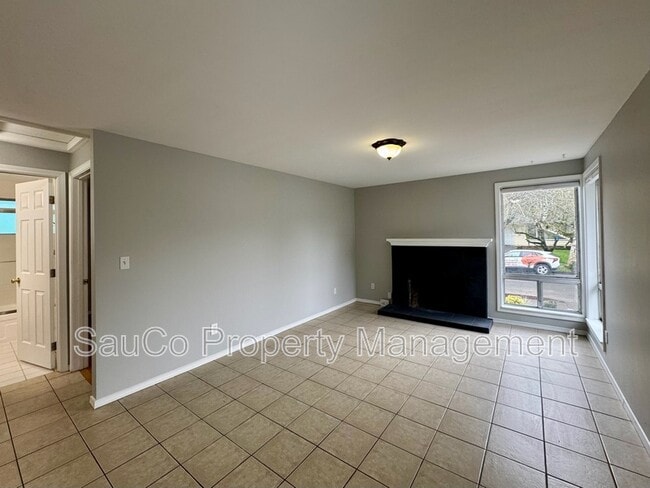 Building Photo - 1734 NE Bryant St