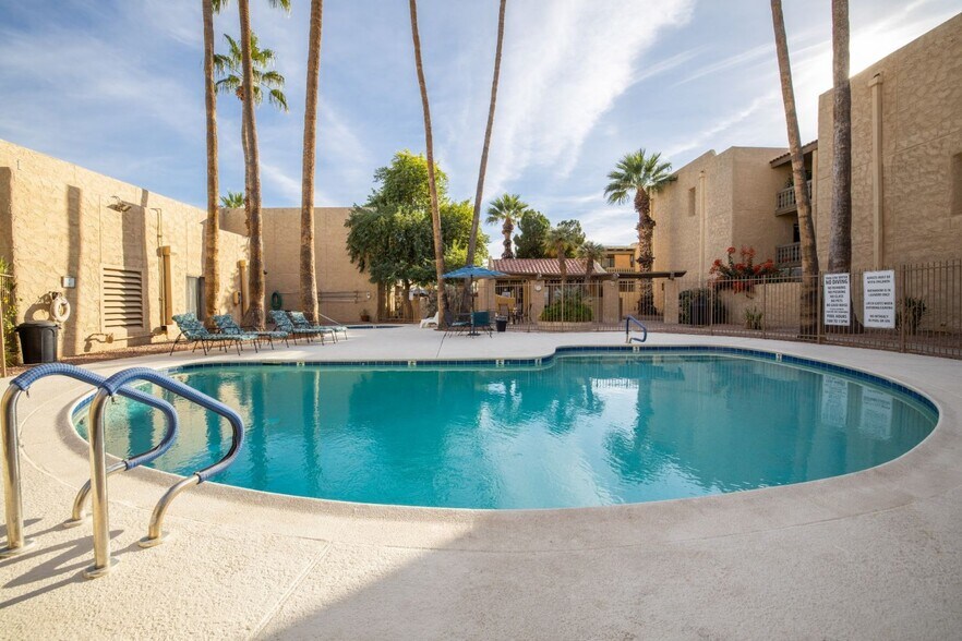 Heated Community Pool - 4950 N Miller Rd
