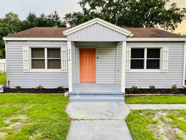 Primary Photo - 2416 S Myrtle Ave