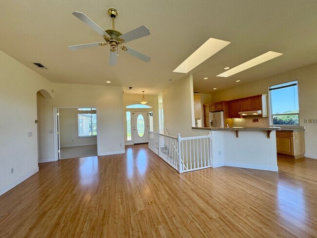 Building Photo - 6255 Peacock Way