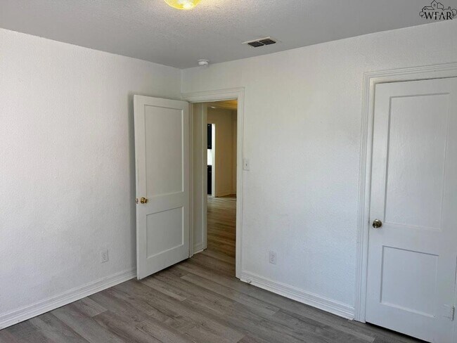 Building Photo - 1604 Blonde St
