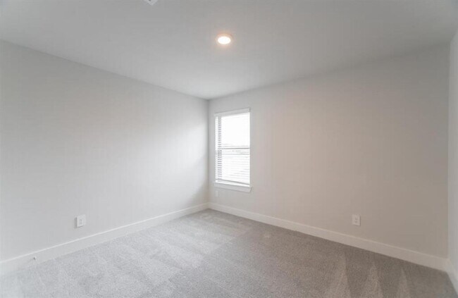 Building Photo - 10526 Preserve Wy