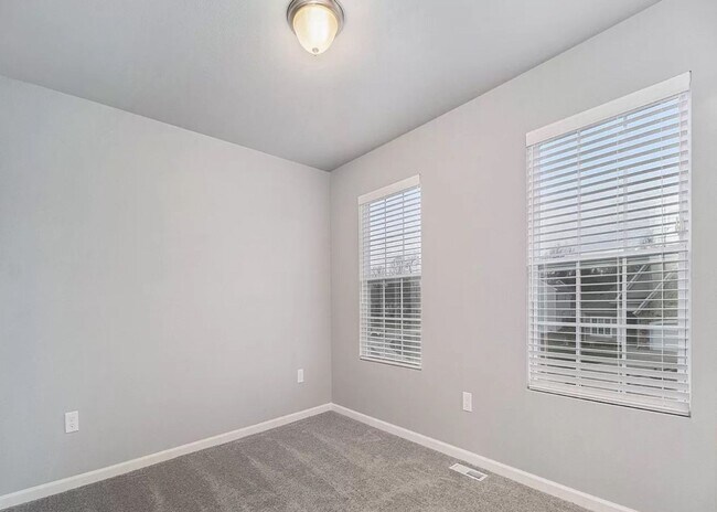 Building Photo - March Availability in Tiburon!