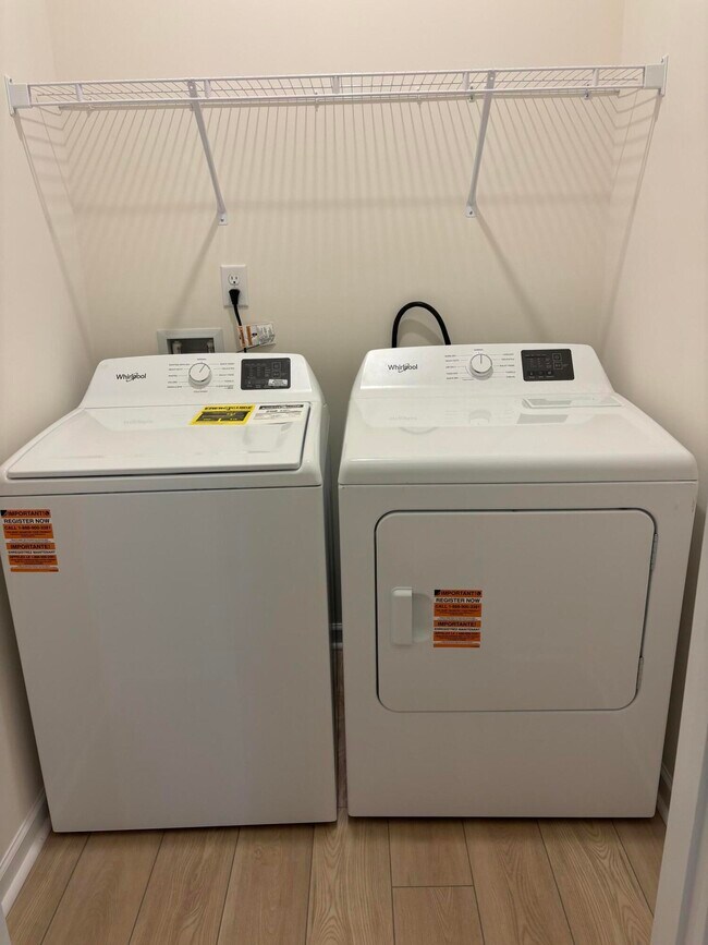 Building Photo - 370 Acorn St