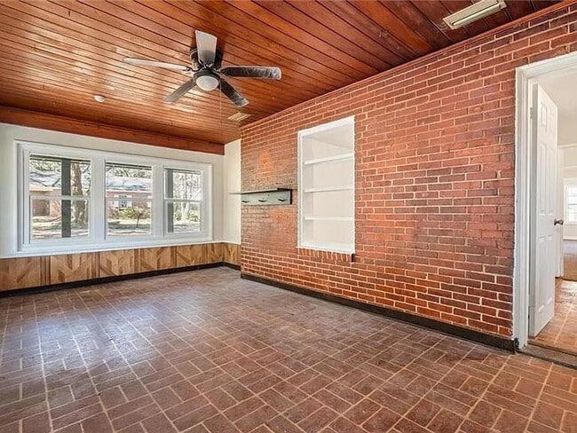 Building Photo - 1575 Marengo Dr