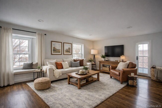 Building Photo - 451 E Pine St