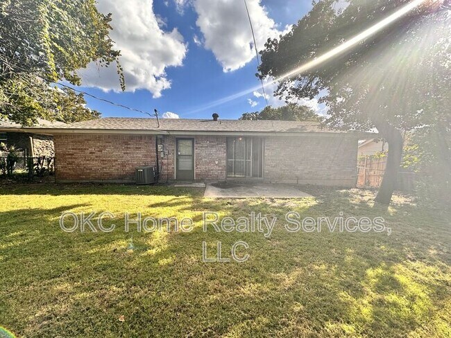 Building Photo - 9313 NE Stardust Ln