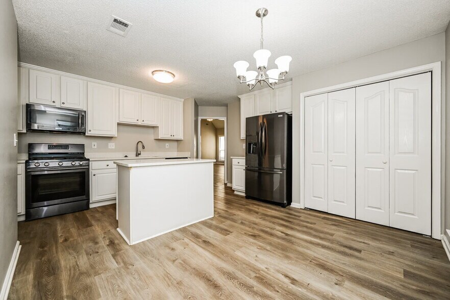 Building Photo - 166 Freeman Forest Dr
