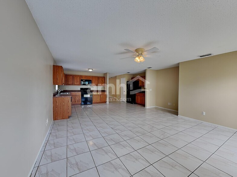 Building Photo - 3025 Holland Dr