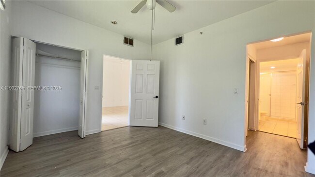 Building Photo - 2000 Freeport Dr