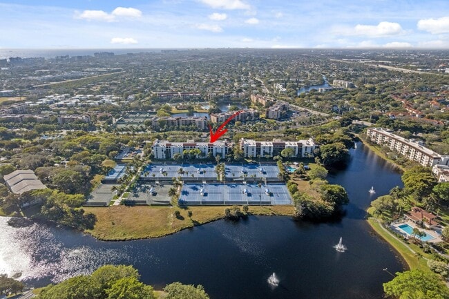 Building Photo - 825 Egret Cir