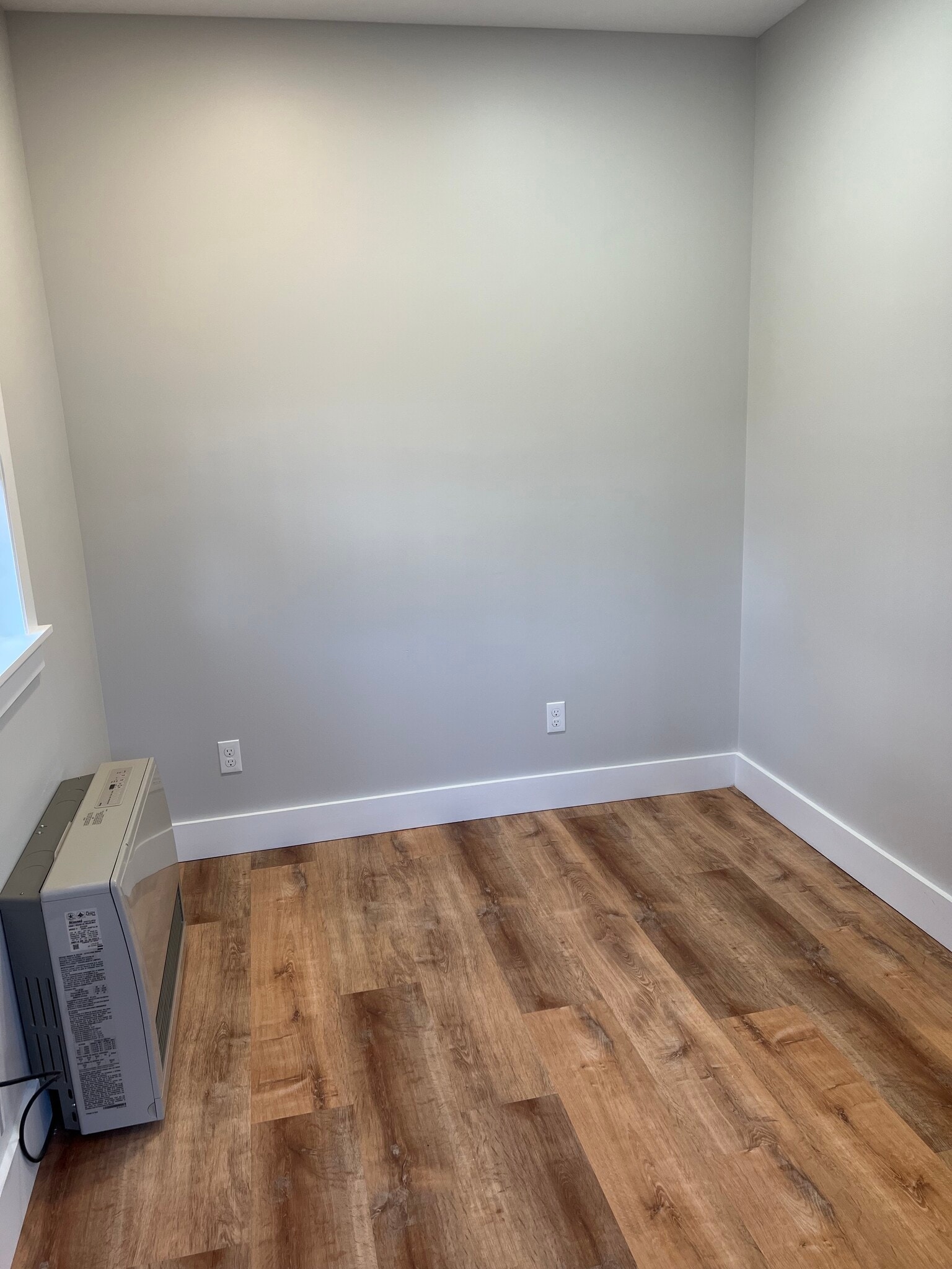 Entryway / potential office space - 16 Perkins St