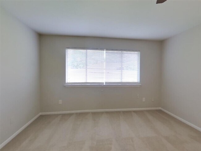 Building Photo - 3551 Windmoor Dr