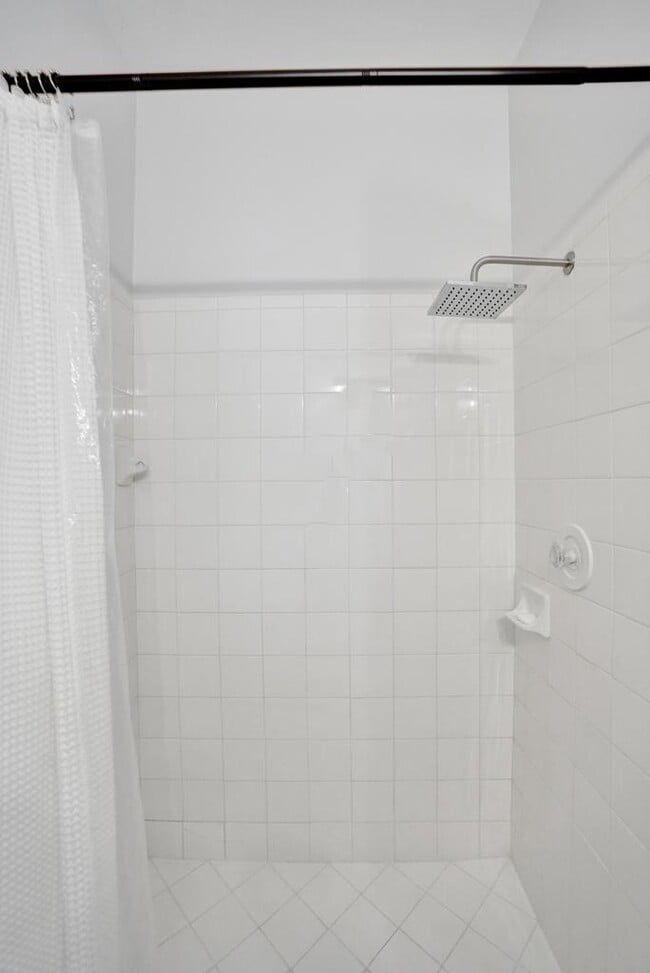 Building Photo - 16405 Diamond Head Dr