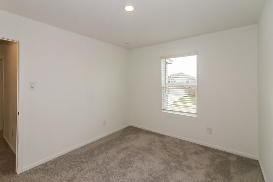 Building Photo - 16730 Old Wagon Wy