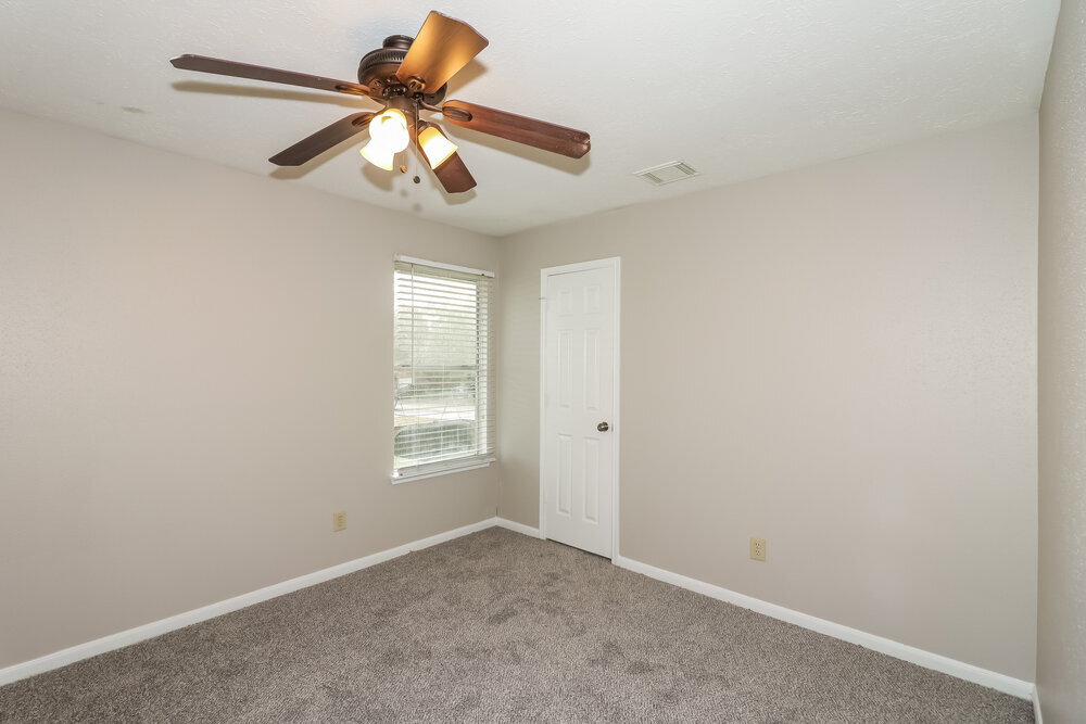 Building Photo - 15815 Spruce River Ct