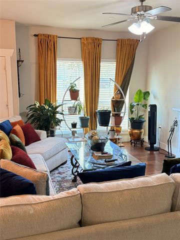 Building Photo - 303 S Kealy Ave