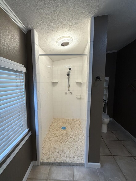 Building Photo - 212 Thornton Ln