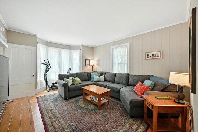 Building Photo - 14 Maple St