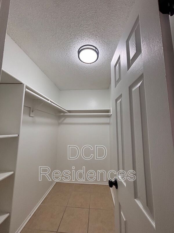 Building Photo - 3202 S Orlando Dr