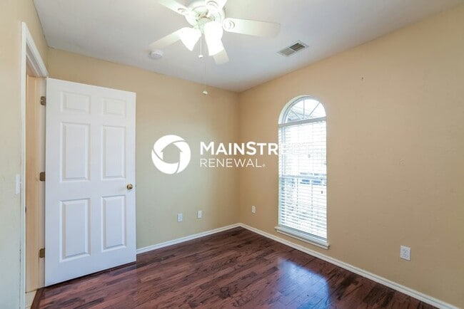 Building Photo - 4 Bedroom Pet-Friendly Home in Oklahoma Ci...