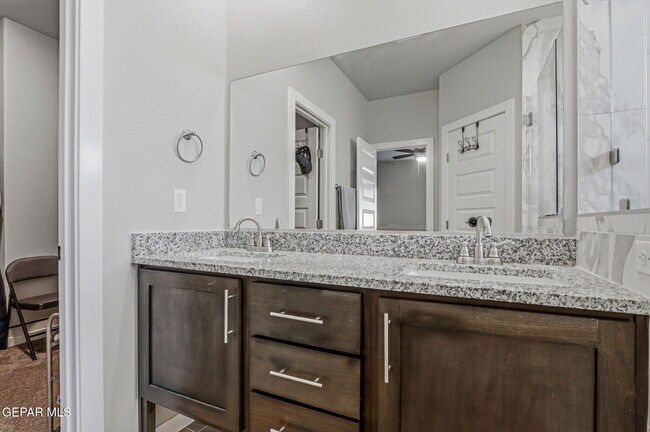 Building Photo - 51049 Fox Trl Ave