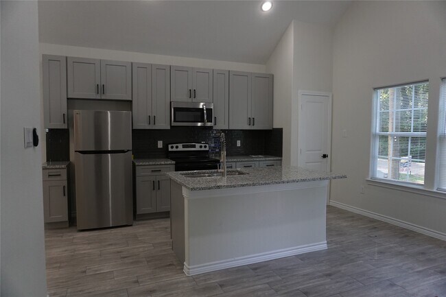 Building Photo - 9868 Arbor Oak