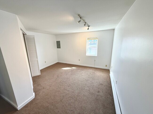 Building Photo - 85 A St