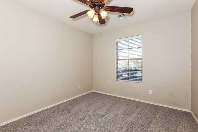 Building Photo - 2081 E Paso Fino Dr