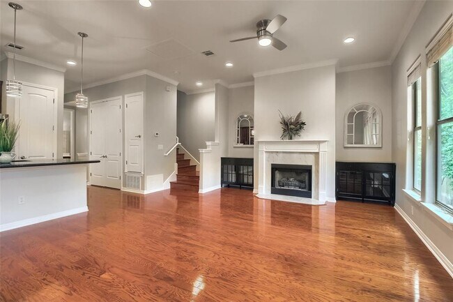 Primary Photo - 1115 Kinney Ave