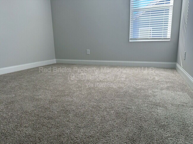 Building Photo - 1415 Black Walnut St