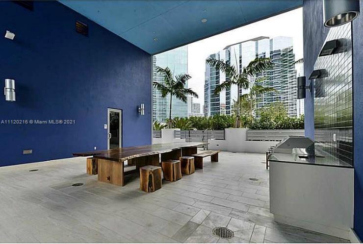Building Photo - 1300 Brickell Bay Dr